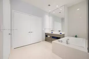 460 NE 28th St, Miami, FL 33137 - Photo 23