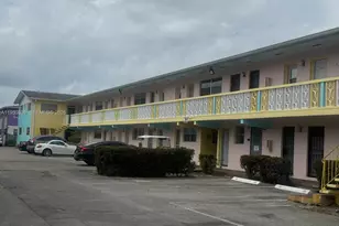 285 NE 191st St, Miami, FL 33179 - Photo 15