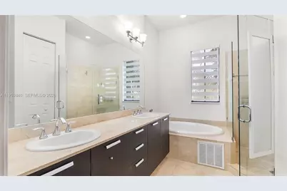 8362 NW 52nd Ter, Doral, FL 33166 - Photo 7