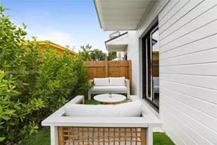 916 NW 10th St, Florida City, FL 33034 - Photo 23