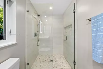 4595 N Jefferson Ave, Miami Beach, FL 33140 - Photo 15