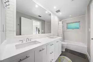 4595 N Jefferson Ave, Miami Beach, FL 33140 - Photo 23