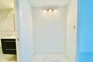 401 Ocean Dr, Miami Beach, FL 33139 - Photo 17