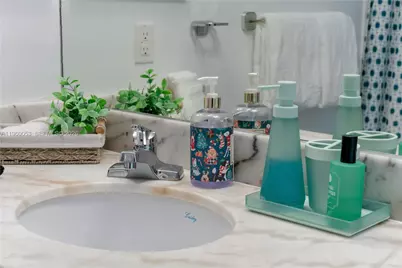 1200 Brickell Bay Dr #1705, Miami, FL 33131 - Photo 23