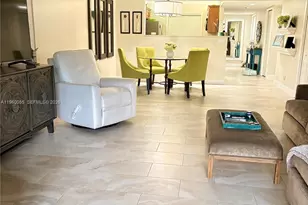 437 Lakeview Dr, Weston, FL 33326 - Photo 1