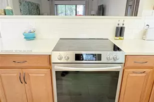 437 Lakeview Dr, Weston, FL 33326 - Photo 11