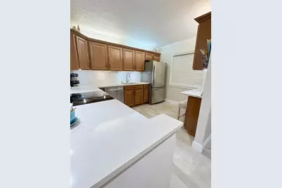 437 Lakeview Dr #104, Weston, FL 33326 - Photo 3