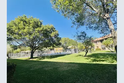 437 Lakeview Dr #104, Weston, FL 33326 - Photo 31