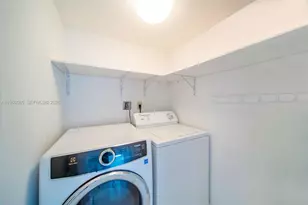 5415 Collins Ave, Miami Beach, FL 33140 - Photo 23