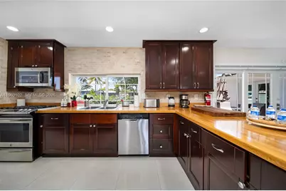 31 SE 12th St, Pompano Beach, FL 33060 - Photo 13