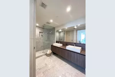 1000 Brickell Plz #4301, Miami, FL 33131 - Photo 11
