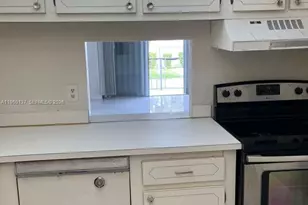 470 Executive Center Dr, West Palm Beach, FL 33401 - Photo 5