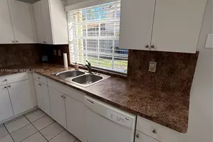 1364 Cottonwood Cir, Weston, FL 33326 - Photo 13