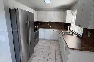 1364 Cottonwood Cir, Weston, FL 33326 - Photo 11