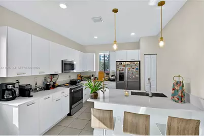 4426 NW 83rd Pkwy, Doral, FL 33166 - Photo 17