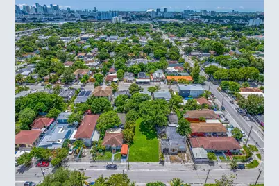 1376 NW 32nd St, Miami, FL 33142 - Photo 9