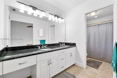 5667 N Cameo Dr N, Boca Raton, FL 33433 - Photo 27