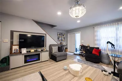 898 NW 47th St, Deerfield Beach, FL 33064 - Photo 5