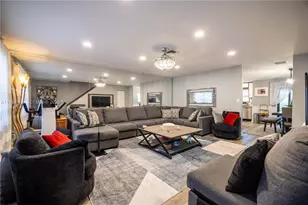 898 NW 47th St, Deerfield Beach, FL 33064 - Photo 3