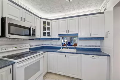 2900 NW 47th Ter #405B, Lauderdale Lakes, FL 33313 - Photo 9