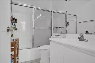 905 Brickell Bay Dr, Miami, FL 33131 - Photo 11