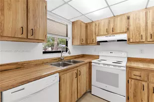 6061 Shaker Wood Cir, Tamarac, FL 33319 - Photo 21