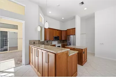 833 Crestview Cir, Weston, FL 33327 - Photo 9