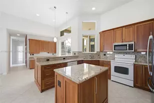 833 Crestview Cir, Weston, FL 33327 - Photo 3