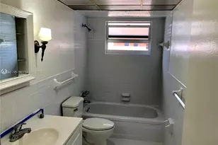 121 Golden Isles Dr, Hallandale Beach, FL 33009 - Photo 23