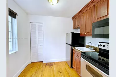 1241 14th St #8, Miami Beach, FL 33139 - Photo 5