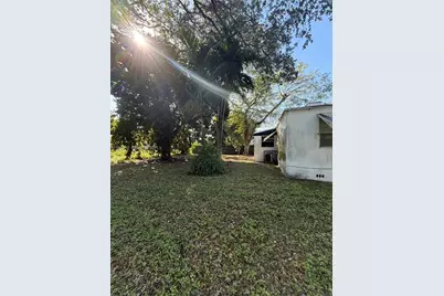 1070 NW 44th St, Miami, FL 33127 - Photo 17
