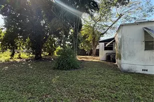 1070 NW 44th St, Miami, FL 33127 - Photo 17