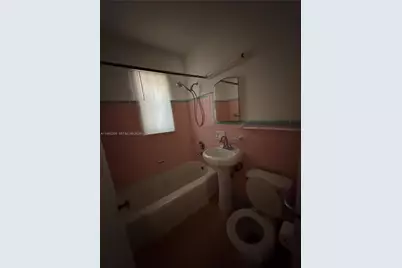 1070 NW 44th St, Miami, FL 33127 - Photo 13