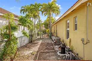 15989 SW 14th St, Pembroke Pines, FL 33027 - Photo 37