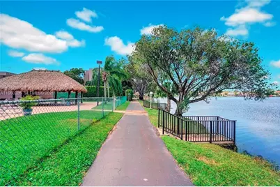 900 Colony Point Cir #505, Pembroke Pines, FL 3306 - Photo 7