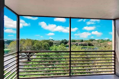 900 Colony Point Cir #505, Pembroke Pines, FL 3306 - Photo 9