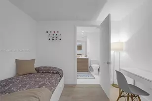 121 NE 34th St, Miami, FL 33137 - Photo 27