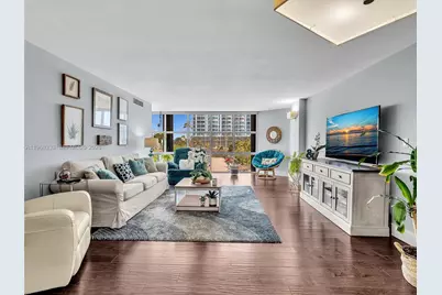6423 Collins Ave #409, Miami Beach, FL 33141 - Photo 1