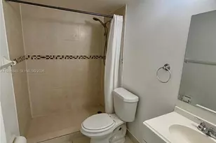 2530 W 67th Pl, Hialeah, FL 33016 - Photo 17