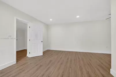 280 NW 34th St, Miami, FL 33127 - Photo 15