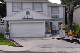 110 E Riverbend Dr, Sunrise, FL 33326 - Photo 11