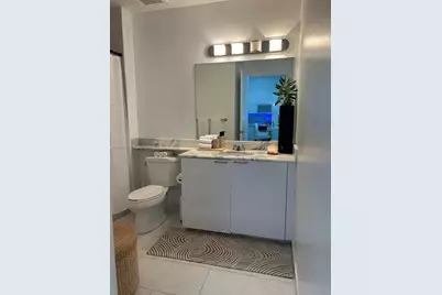 234 NE 3 St #2009, Miami, FL 33132 - Photo 5