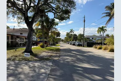 1568 NE 35th St, Oakland Park, FL 33334 - Photo 9