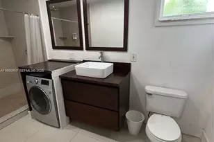 1531 NE 35th St, Oakland Park, FL 33334 - Photo 5