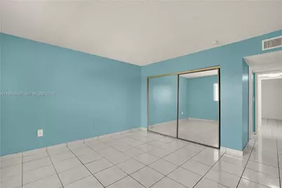 1555 W 44th Pl #305, Hialeah, FL 33012 - Photo 23