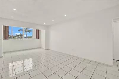 1555 W 44th Pl #305, Hialeah, FL 33012 - Photo 5