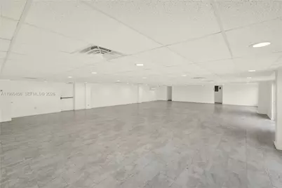 1555 W 44th Pl #305, Hialeah, FL 33012 - Photo 27