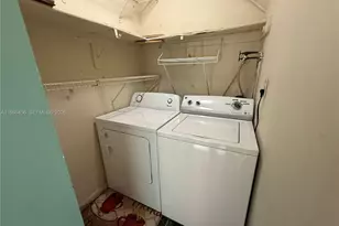 1555 W 44th Pl, Hialeah, FL 33012 - Photo 15