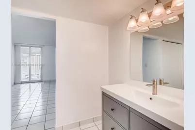 100 Bayview Dr #401, Sunny Isles Beach, FL 33160 - Photo 9