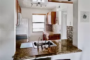 10402 Sunrise Lakes Blvd, Sunrise, FL 33322 - Photo 7